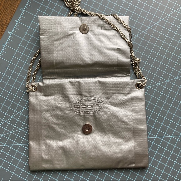 Ducti Crossbody Duct Tape Handbag - Picture 4 of 13